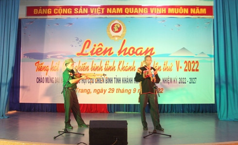 Tiết mục độc tấu nhạc cụ dân tộc của Đoàn CCB huyện Khánh Vĩnh.