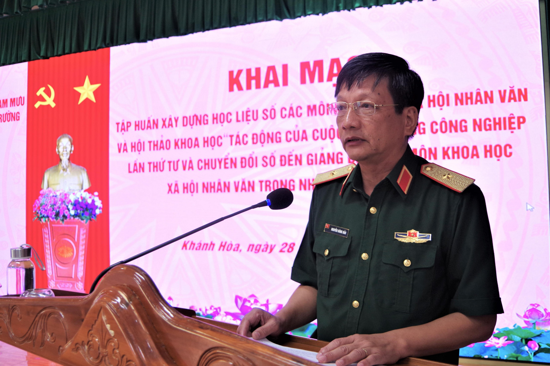 Thiếu tướng Nguyễn Đăng Bảo, Phó Cục trưởng, Cục Nhà trường phát biểu khai mạc tập huấn và hội thảo khoa học
