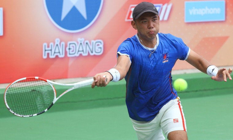 Tay vợt Việt Nam Hoàng Nam đang thi đấu rất ấn tượng.