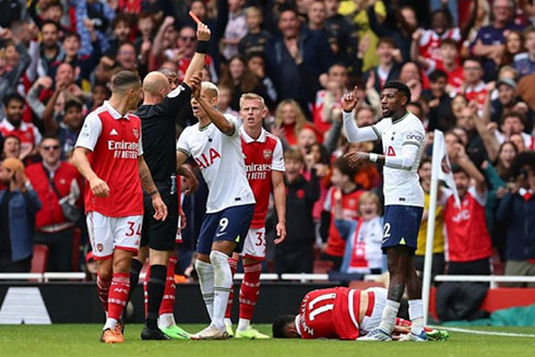 Tottenham đã thất bại trước Arsenal trong trận derby bắc London.