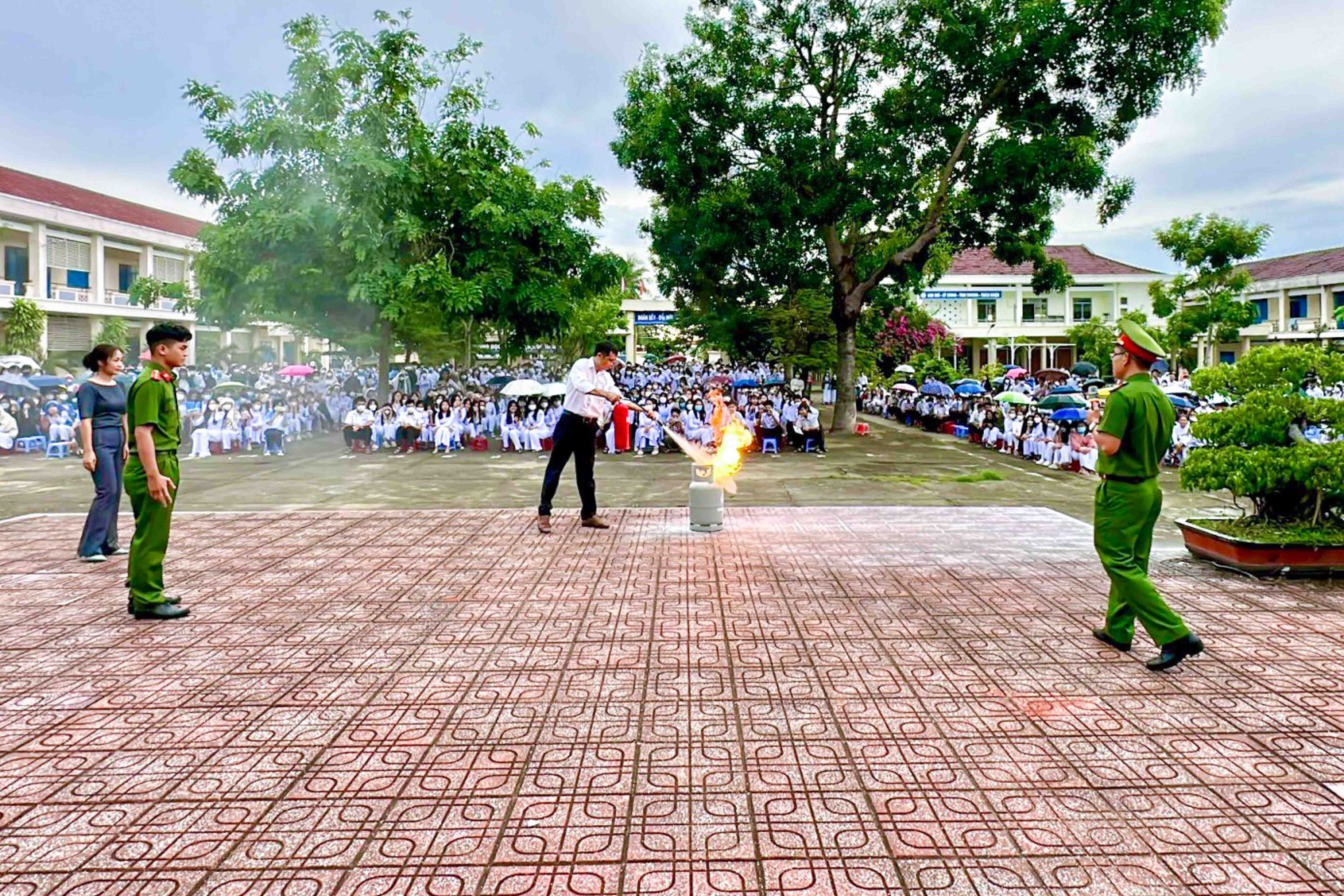 Tập huấn kiến thức phòng cháy chữa cháy cho hơn 1.700 học sinh