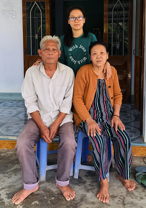 Vợ chồng nghèo bệnh tật nuôi con bị tự kỷ