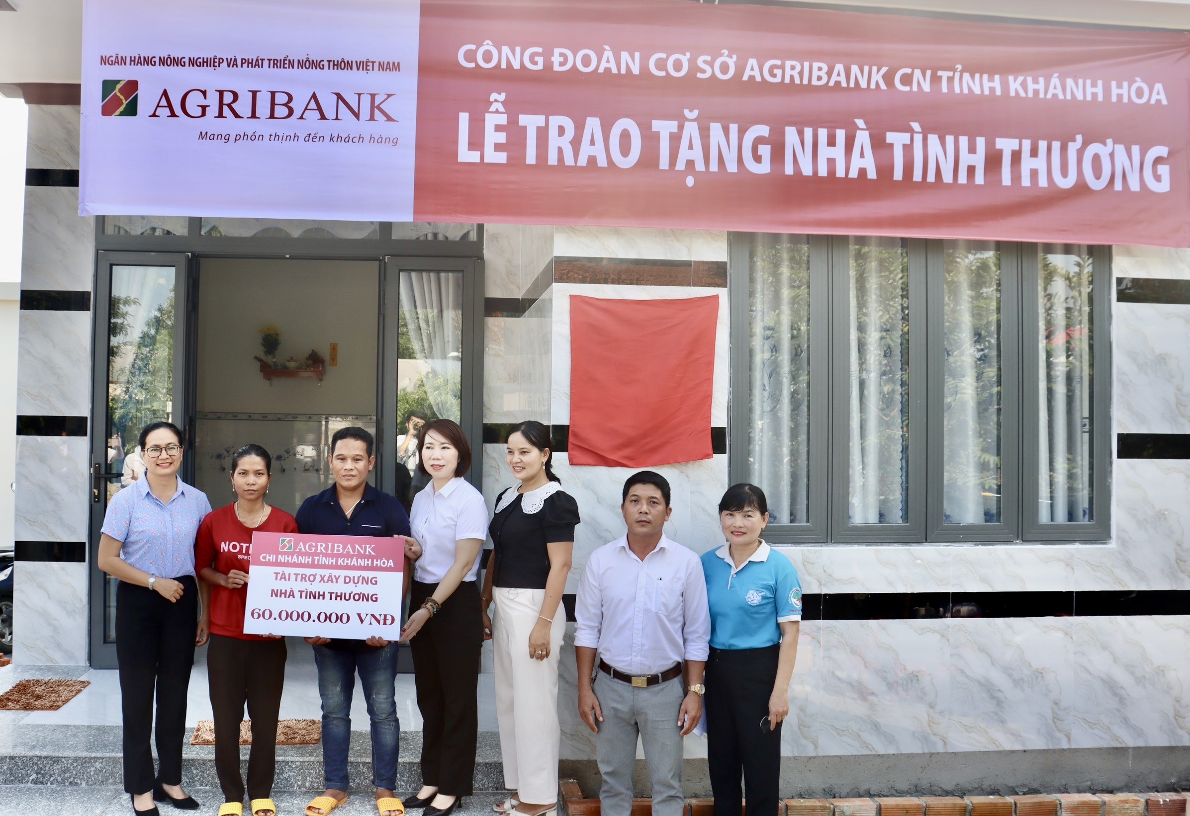 Trao "Mái ấm tình thương" cho hội viên khó khăn