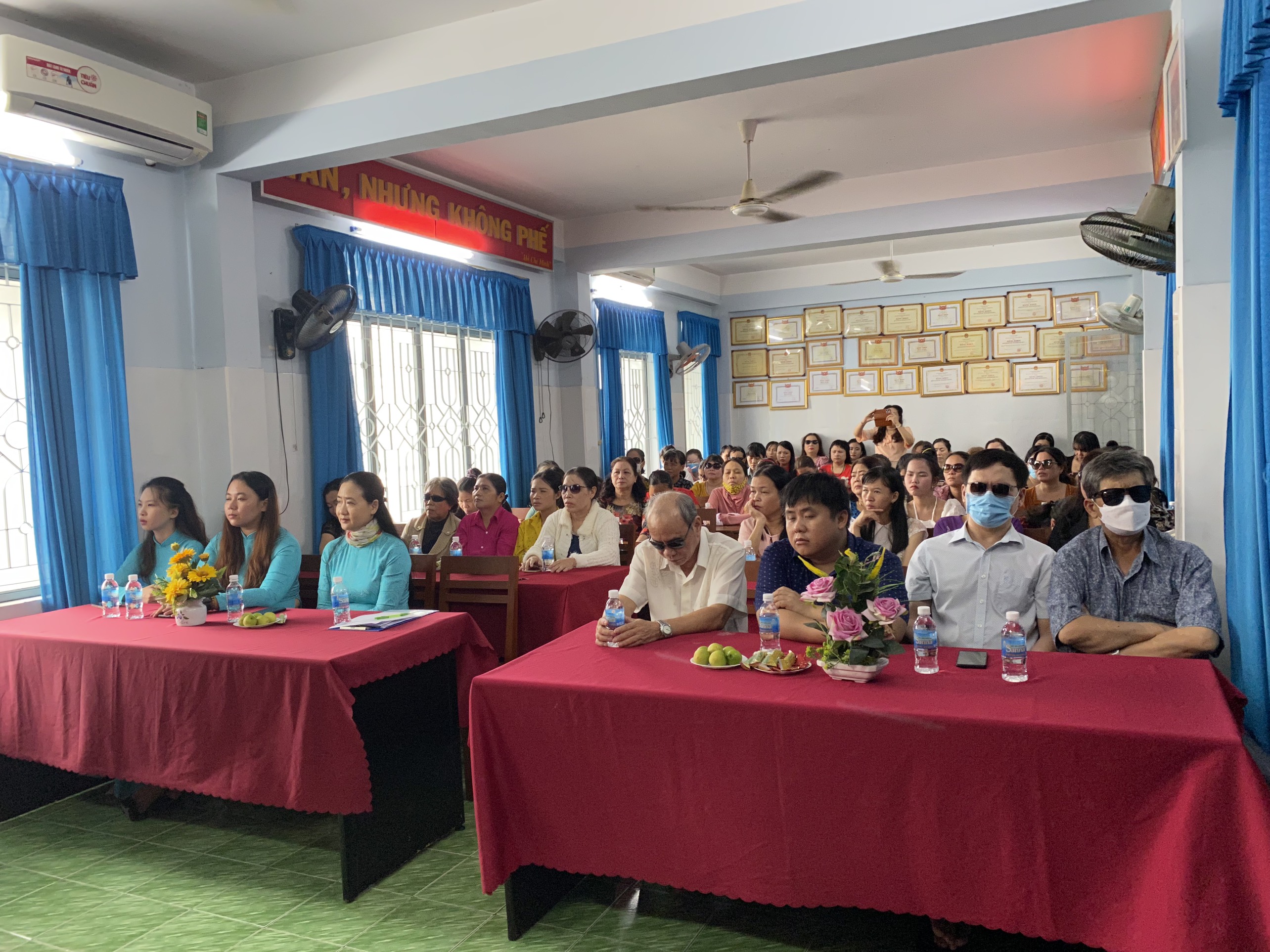 Hội Người mù tỉnh Khánh Hòa kỷ niệm Ngày thành lập Hội Liên hiệp Phụ nữ Việt Nam