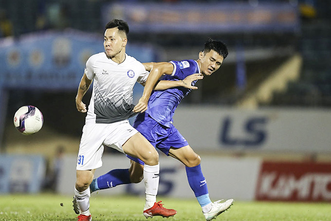 Trận đấu giữa Quảng Nam gặp Khánh Hòa vòng đấu bù 16. Nguồn: VPF