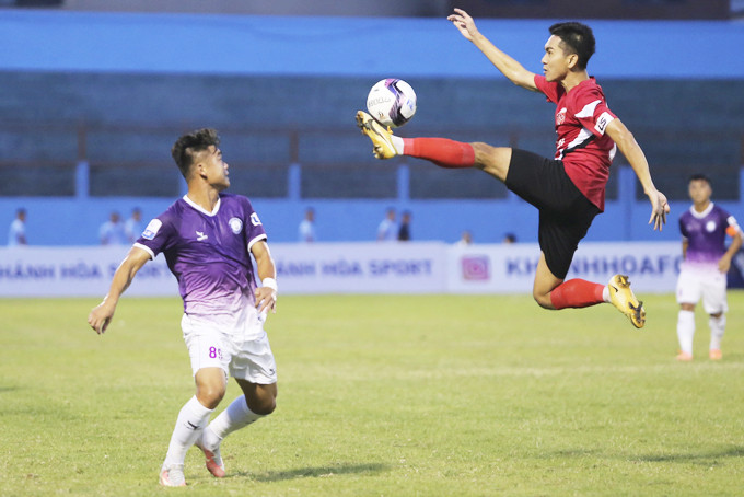 Khánh Hòa FC trong trận đấu gặp Long An.