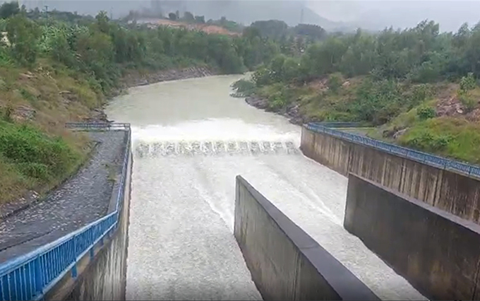 14 hồ chứa nước đang xả điều tiết lũ