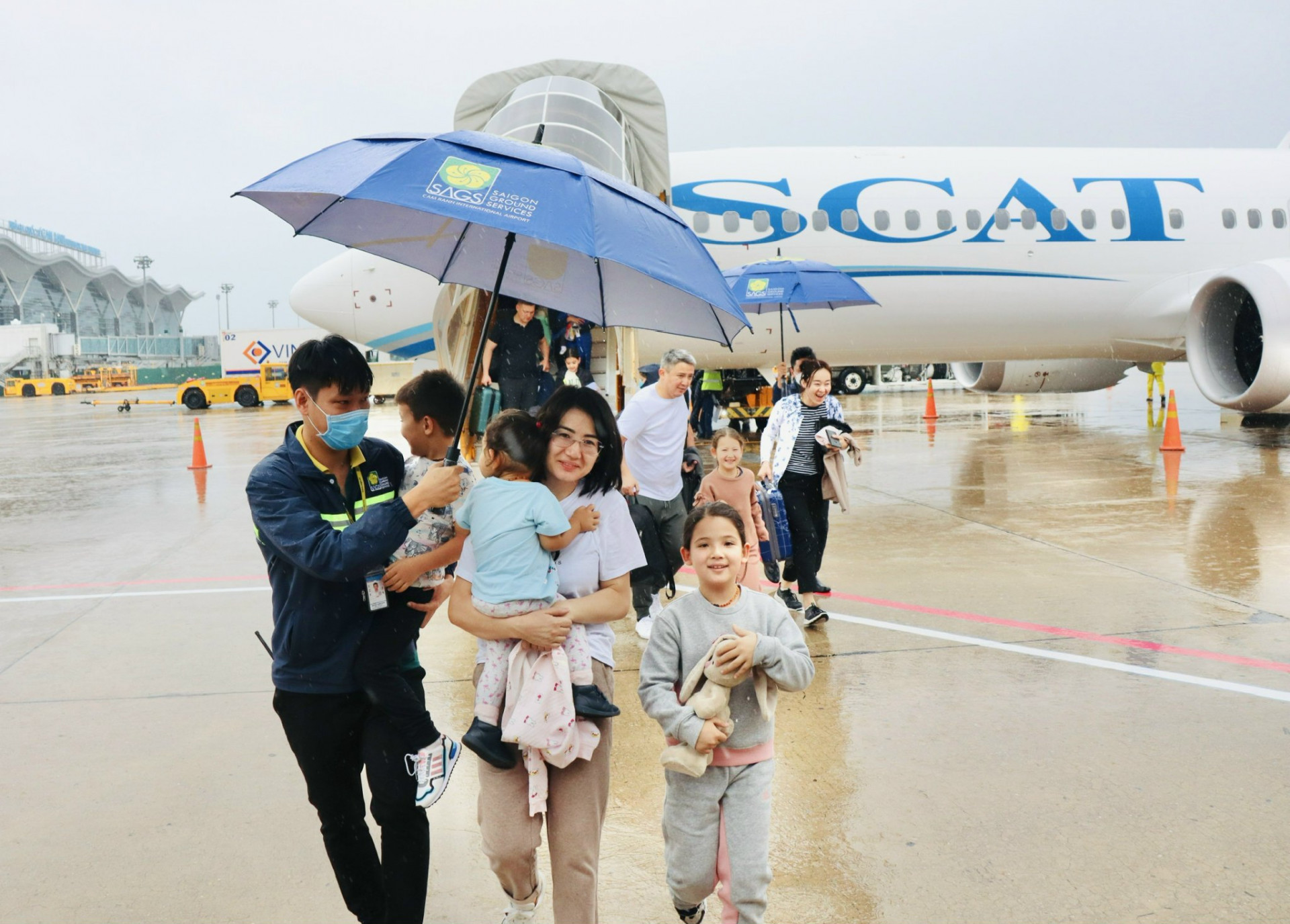 hách du lịch Kazakhstan đến Cam Ranh trên chuyến bay charter do Công ty TNHH Thương mại  tổng hợp và Du lịch Amega tổ chức