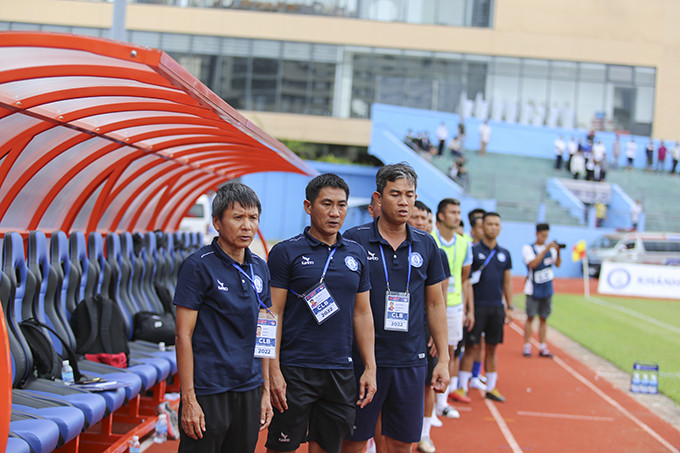 Ban huấn luyện đội bóng Khánh Hòa FC.