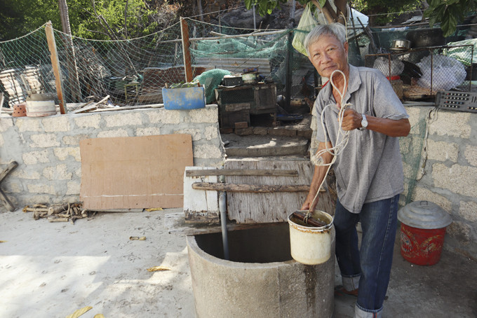 Người dân ở bán đảo Bình Lập phải sống trong cảnh thiếu nước ngọt trầm trọng nhiều năm nay.