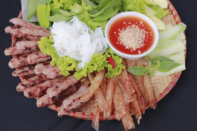 Nem nướng  Ninh Hòa -  món ăn được nhiều du khách ưa thích. 