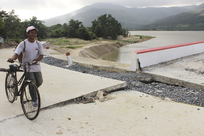 Việc cấp quyền sử dụng đất khu vực lòng hồ Suối Hành: Rà soát lại để có hướng giải quyết