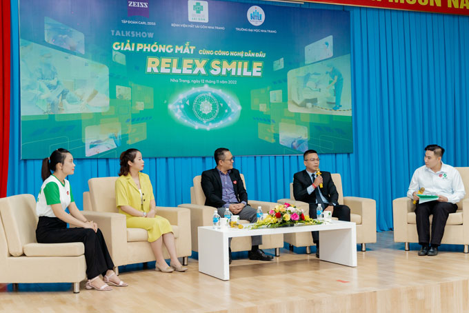 Hơn 100 sinh viên được tư vấn về phẫu thuật tật khúc xạ bằng công nghệ ReLEx SMILE