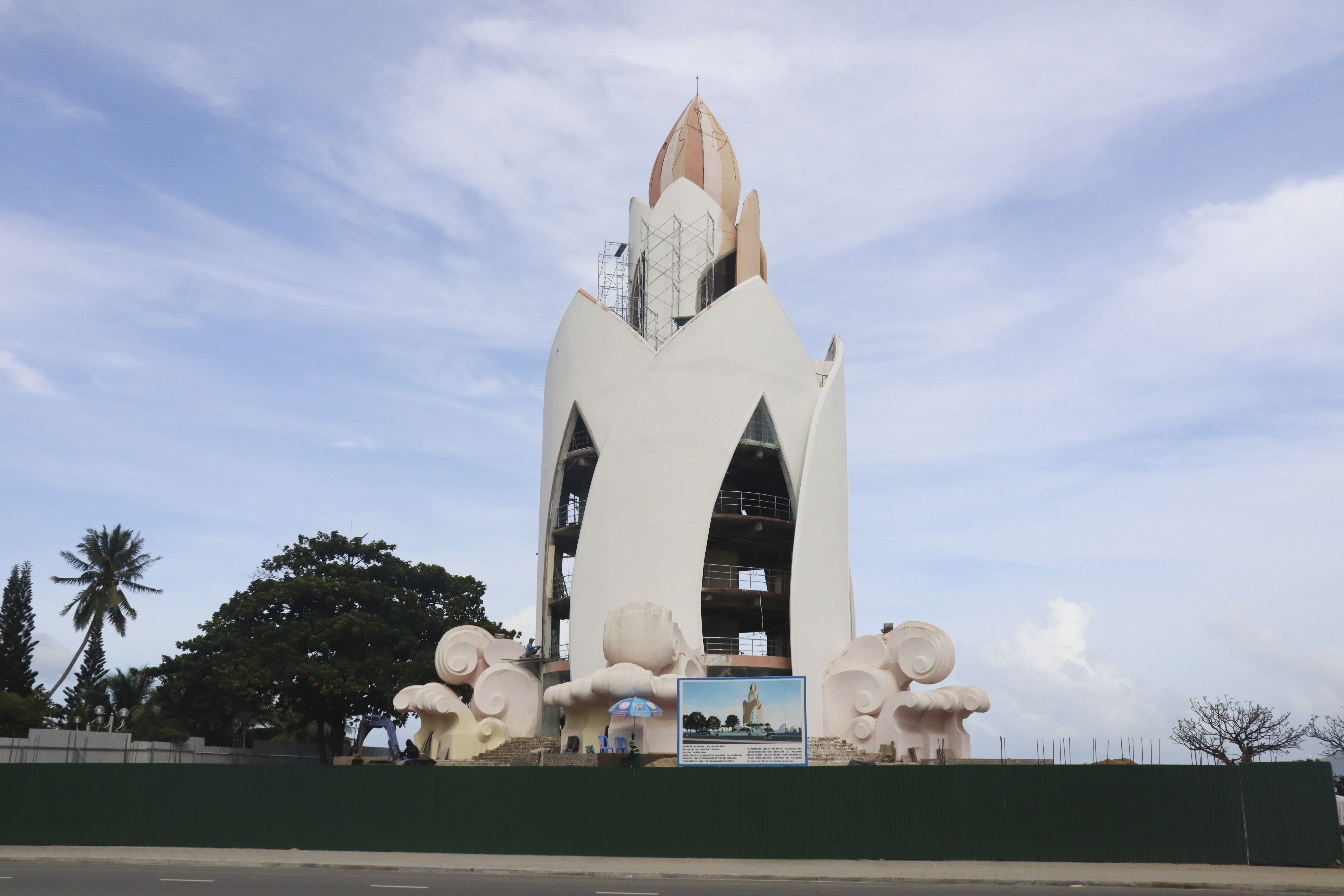 Tu sửa tháp Trầm Hương