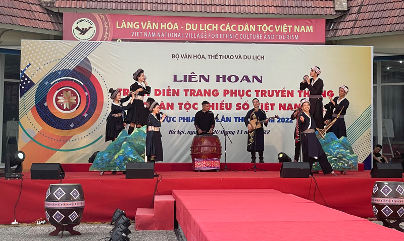 Màn trình diễn của đồng bào các dân tộc tỉnh Lào Cai.