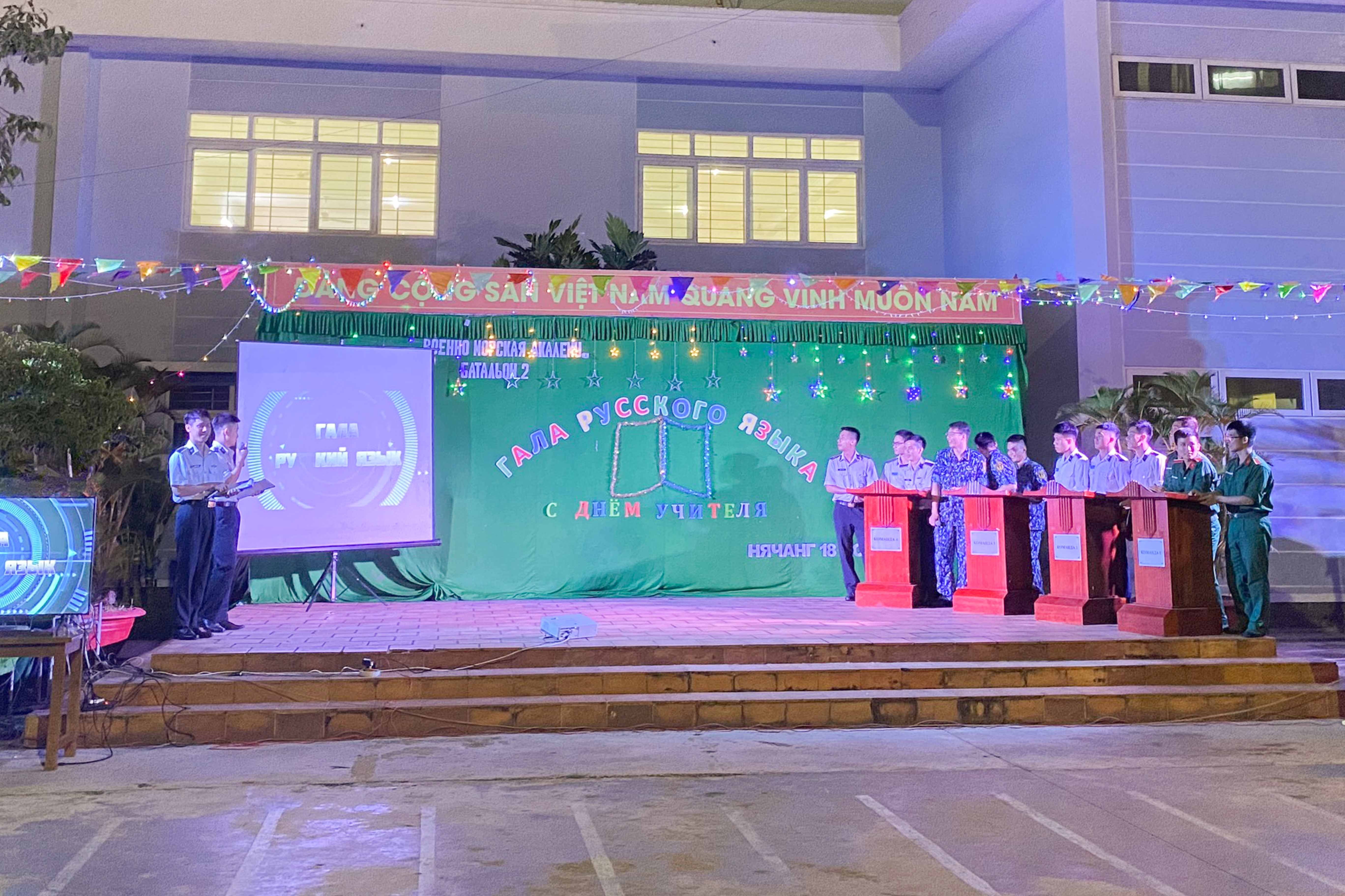 Tổ chức gala tiếng Nga