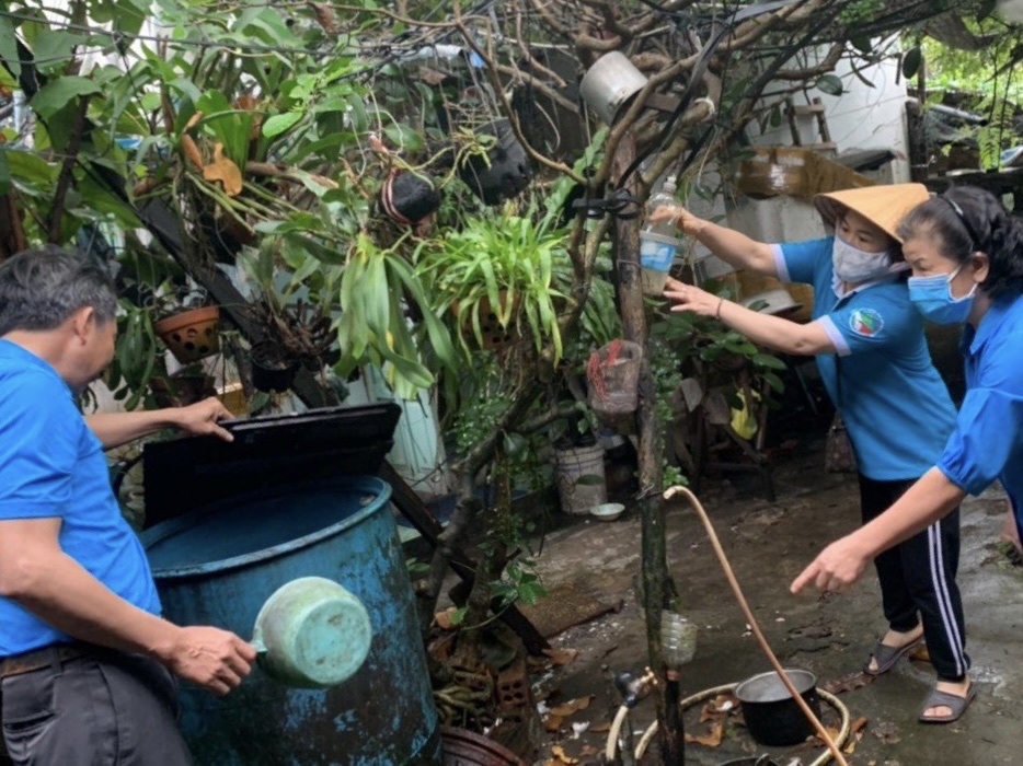 Tổ chức ra quân tổng vệ sinh môi trường phòng chống sốt xuất huyết
