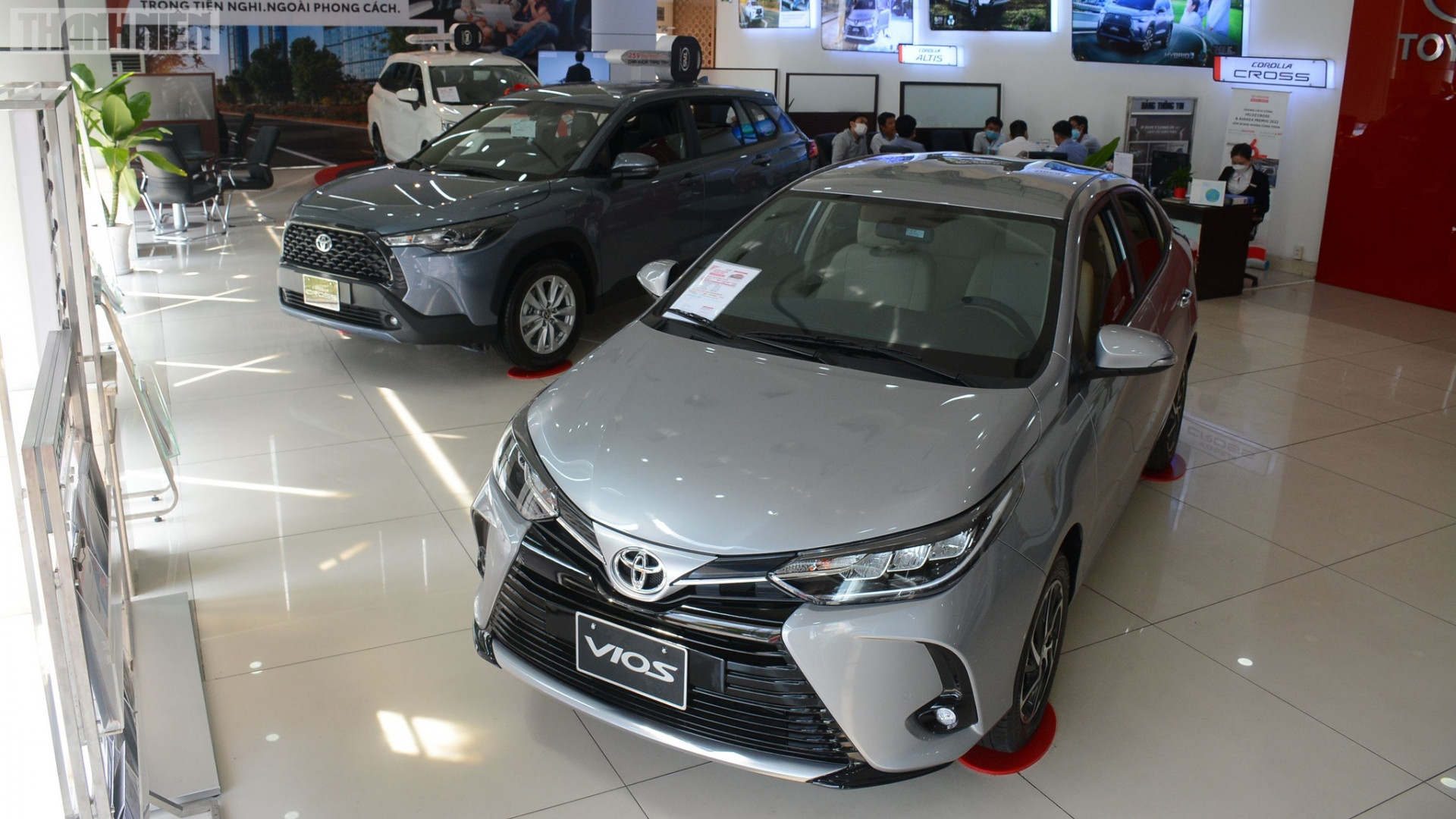  Toyota đang có tới 2 đại diện đang có cơ hội lên ngôi ô tô bán chạy nhất Việt Nam năm 2022