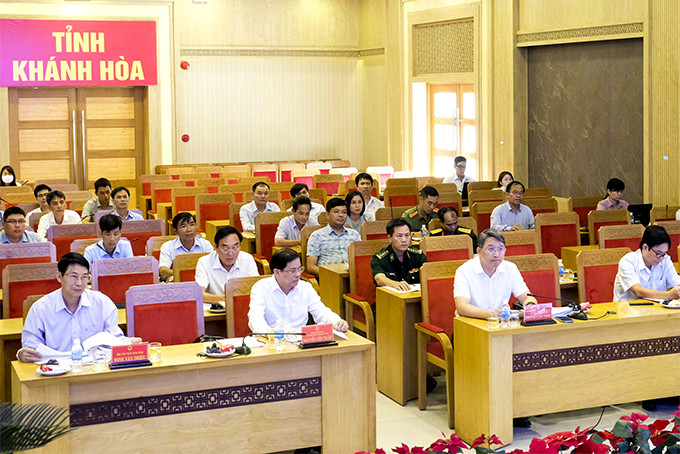 Các vị lãnh đạo tỉnh dự hội nghị tại điểm cầu Khánh Hòa.