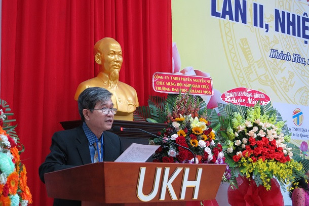 Ông Trần Đạo Nghĩa, Chủ tịch Hội Cựu Giáo chức Trường Đại học Khánh Hòa phát biểu tại đại hội. 