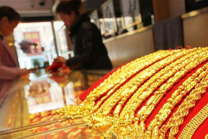 Giá vàng lao dốc mạnh