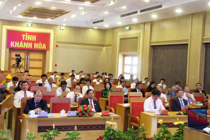 Các đại biểu về dự phiên bế mạc Kỳ họp thứ 8, HĐND tỉnh khóa VII.