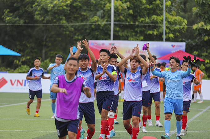 Các cầu thủ đội Đại học TDTT Từ Sơn-Bắc Ninh trong niềm vui giành chiến thắng.