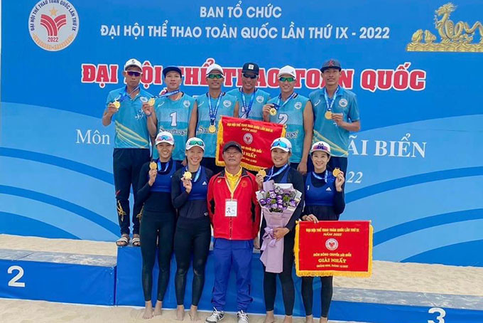 Đội tuyển bóng chuyền bãi biển nam, nữ Khánh Hòa giành trọn 2 huy chương vàng tại đại hội.