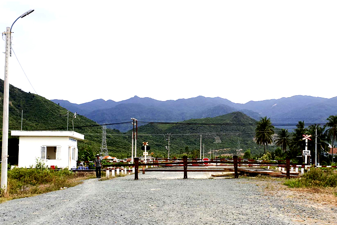 Mở đường ngang vào mỏ đá Hòn Giốc Mơ: Cần giải quyết dứt điểm