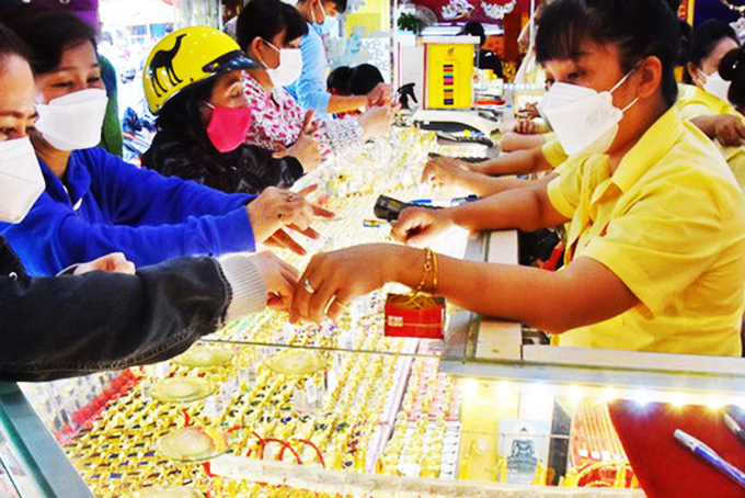 Giá vàng "đứng im"