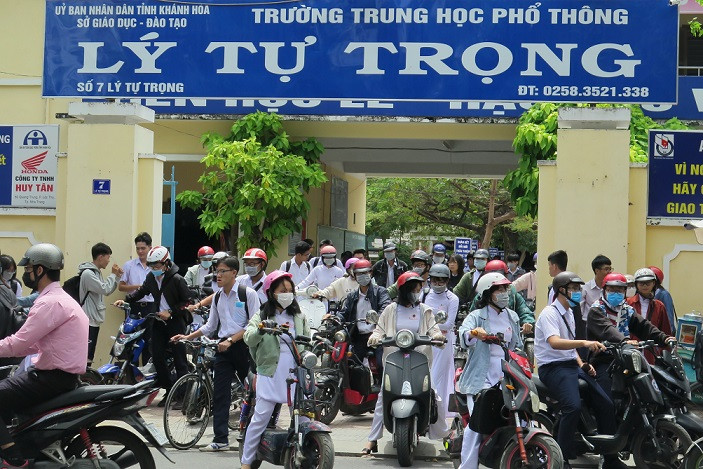 Trường THPT Lý Tự Trọng (Nha Trang). 