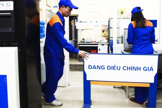 Giá xăng RON95 tăng hơn 300 đồng/lít, vượt 22.000 đồng