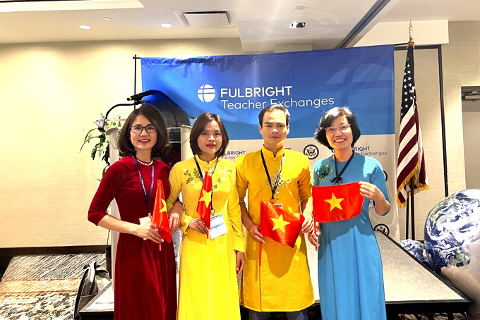 Thầy Tôn và các giáo viên trong đoàn tham gia  Chương trình Fulbright TEA của Việt Nam tại Bộ Ngoại giao Hoa Kỳ.