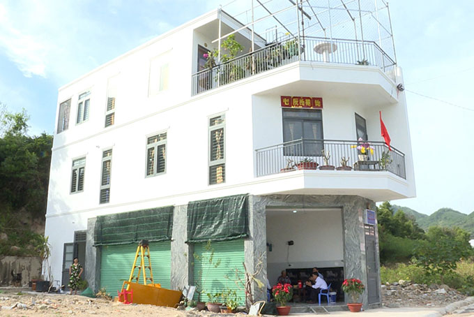 Người dân vui đón Tết trong căn nhà mới