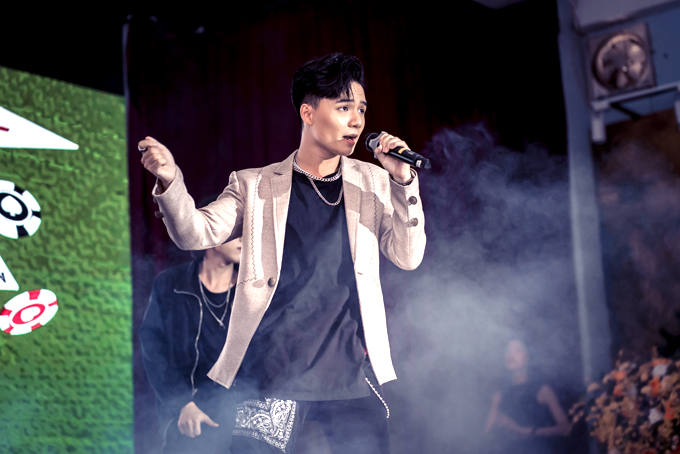 Ca sĩ trẻ Nha Trang đăng quang Sao tìm sao