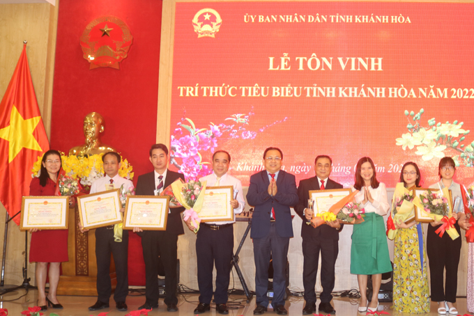 Lãnh đạo tỉnh Khánh Hòa gặp mặt, chúc Tết trí thức, cán bộ khoa học tiêu biểu