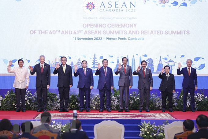 Thủ tướng Phạm Minh Chính và trưởng đoàn các nước ASEAN chụp ảnh chung tại Lễ khai mạc Hội nghị Cấp cao ASEAN lần thứ 40. (Ảnh: Dương Giang/TTXVN)
