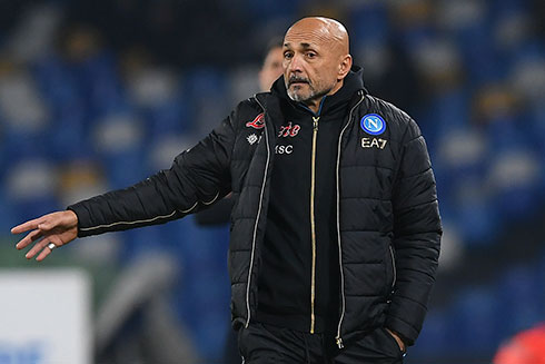 Huấn luyện viên Luciano Spalletti đang giúp cho câu lạc bộ Napoli đứng vững ở vị trí số 1 trên bảng xếp hạng Serie A mùa giải này.