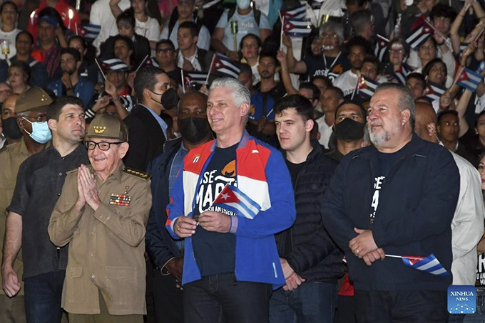 Lễ rước đuốc truyền thống và đi bộ tập thể của hàng nghìn sinh viên Cuba đã được tổ chức vào ngày 27/1, với sự tham dự của Đại tướng Raul Castro và Chủ tịch Cuba Miguel Diaz-Canel. (Nguồn: Tân Hoa xã)