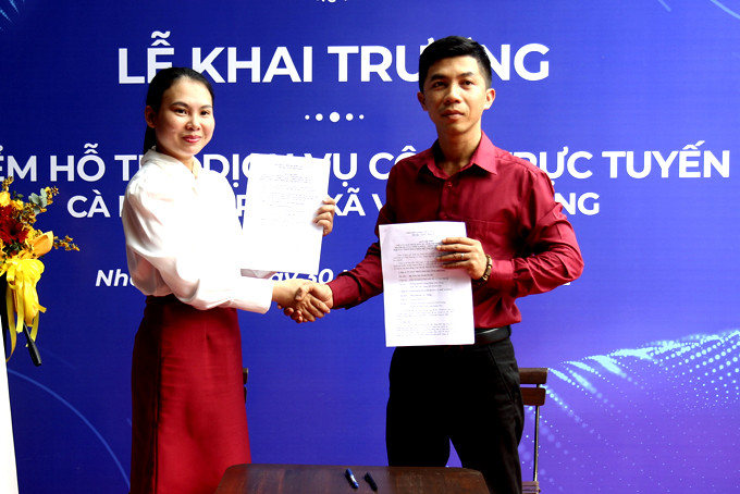 Khai trương điểm hỗ trợ dịch vụ công trực tuyến tại xã Vĩnh Phương (TP. Nha Trang)  vào ngày 30-12-2022.