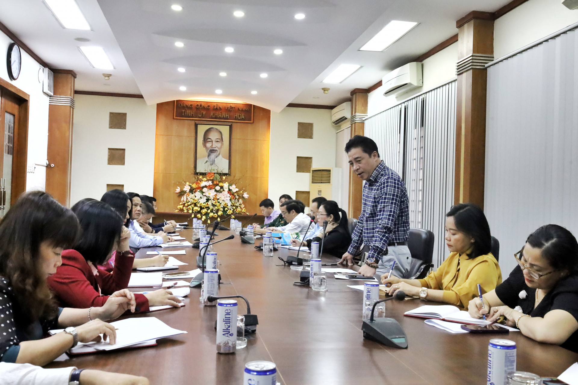 Ông Nguyễn Khắc Toàn phát biểu chỉ đạo tại cuộc họp.