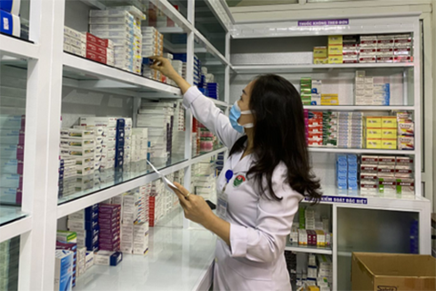 Thủ tướng chỉ đạo triển khai các giải pháp bảo đảm đủ thuốc, trang thiết bị y tế