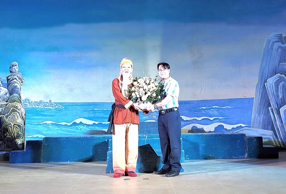 Biểu diễn vở dân ca kịch bài chòi "Hòn vọng phu" tại Trường Cao đẳng Sư phạm Trung ương – Nha Trang