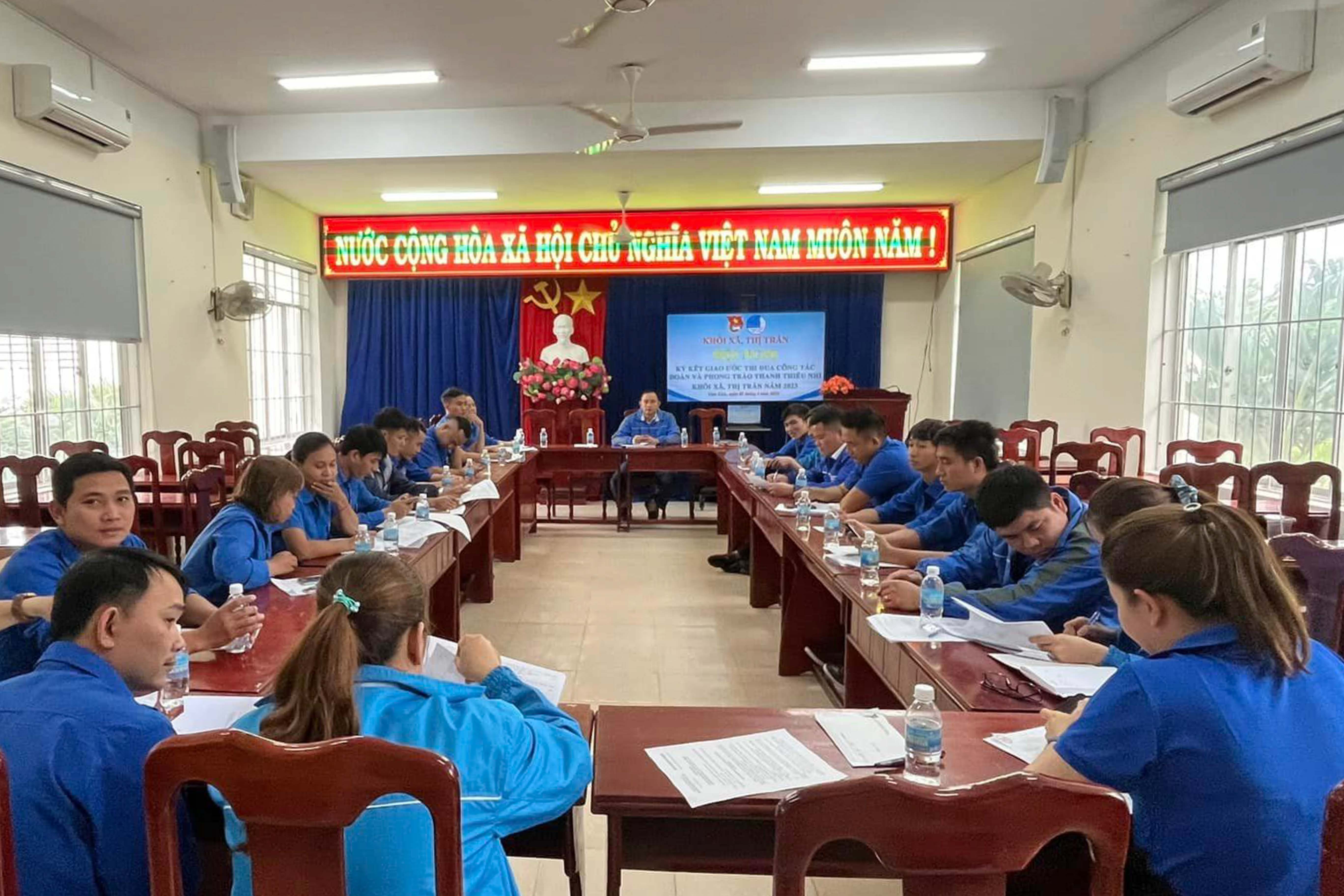 Đoàn thanh niên khối xã, thị trấn của huyện Cam Lâm ký kết giao ước thi đua