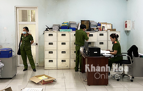 Đăng kiểm viên Trung tâm Đăng kiểm xe cơ giới 7901S bị bắt để điều tra về tội nhận hối lộ