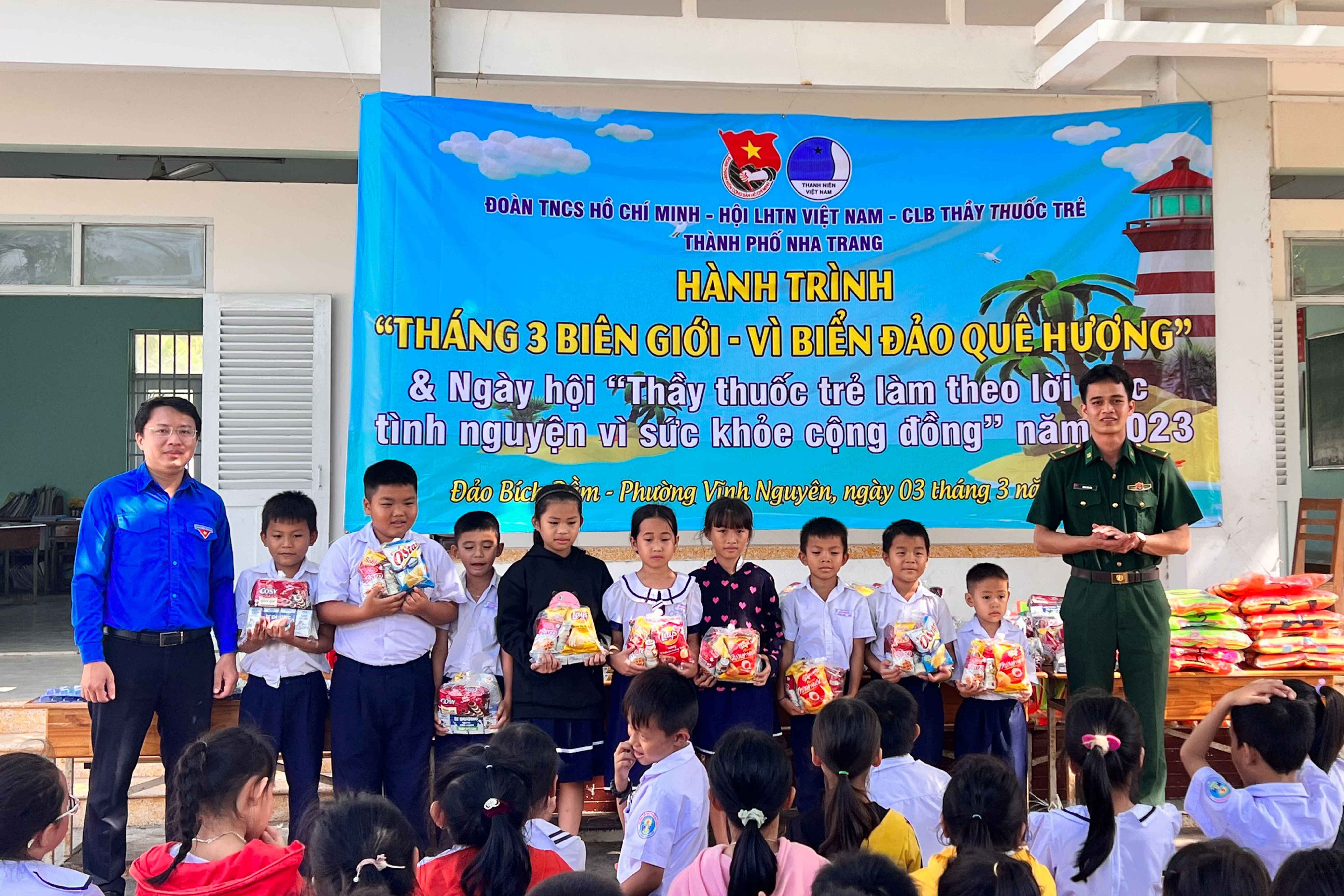 Tổ chức hành trình "Tháng Ba biên giới - Vì biển đảo quê hương" tại tổ dân phố Bích Đầm