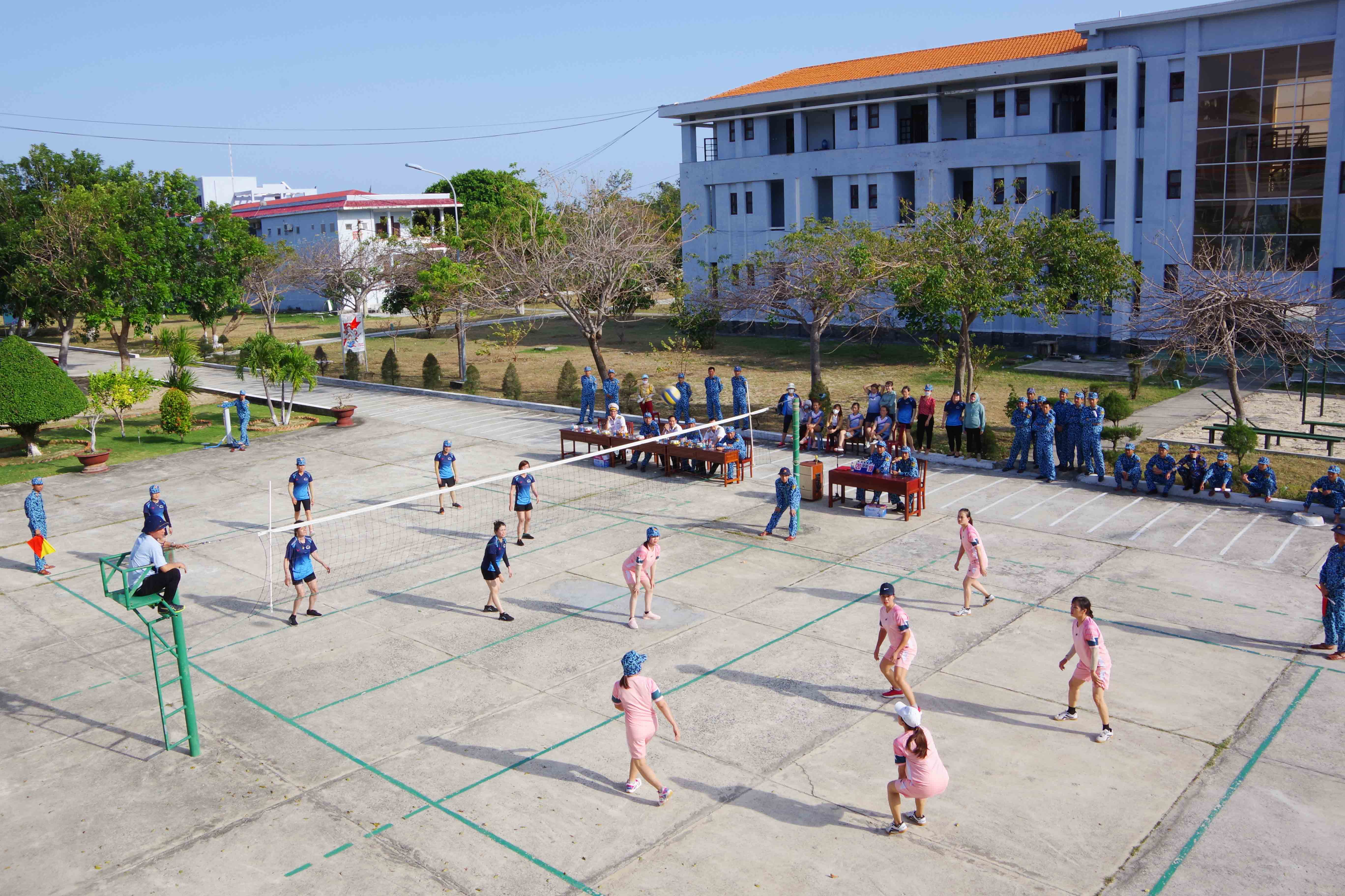 Tổ chức giao lưu bóng chuyền nhân kỷ niệm Ngày quốc tế phụ nữ