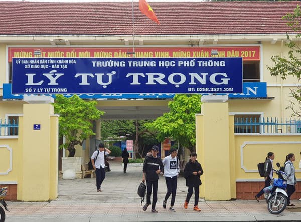 Phổ biến kiến thức an toàn, vệ sinh lao động vào các môn học và hoạt động giáo dục