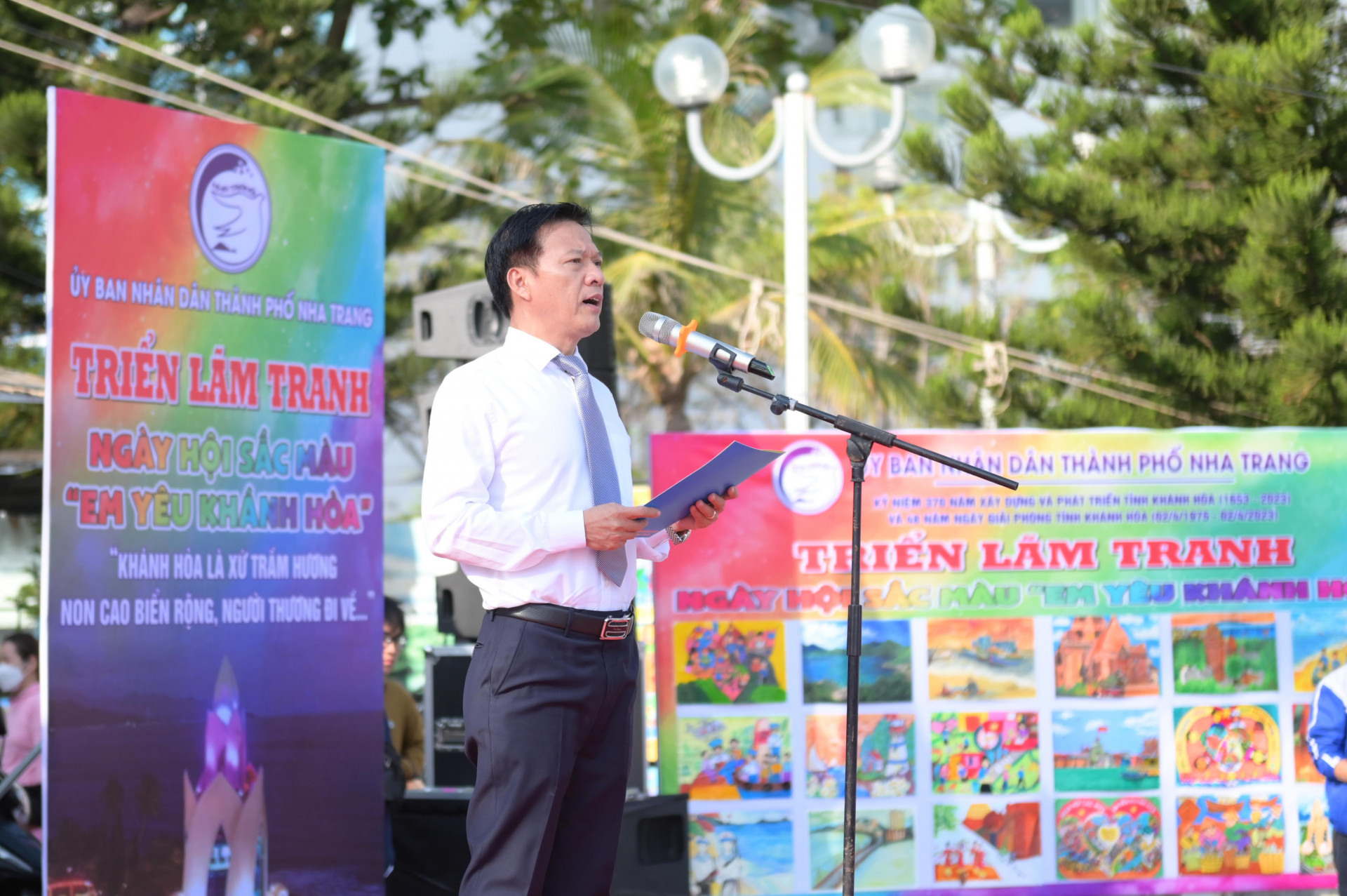 Ông Phan Thanh Liêm - Phó Chủ tịch UBND TP. Nha Trang phát động hội thi vẽ tranh
