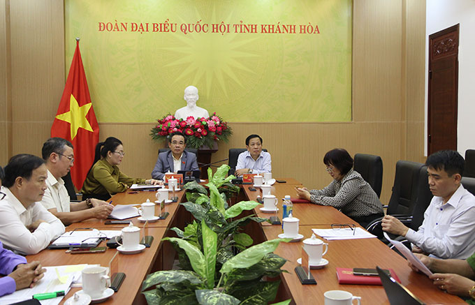 Đoàn Đại biểu Quốc hội tỉnh Khánh Hòa tham gia trực tuyến phiên chất vấn và trả lời chất vấn.
